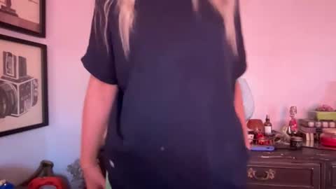 Snapshot of honeybun_z chatting on November 16, 4:56 pm honeybun_z online show from November 16, 4:56 pm