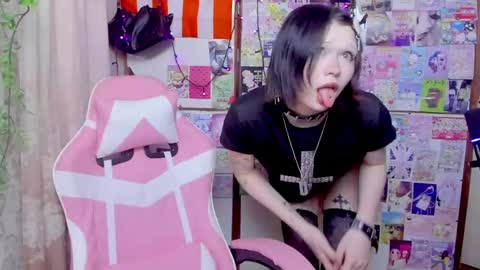 Mia online show from June 6, 5:28 pm