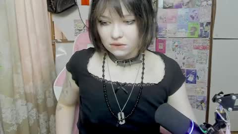 Mia online show from June 9, 5:13 pm