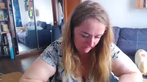 Snapshot of honeydewmolly chatting on May 31, 8:54 am HoneydewMolly online show from May 31, 8:54 am