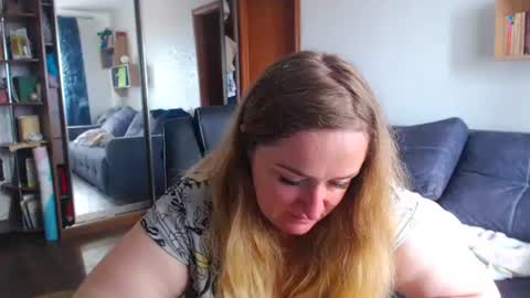 Snapshot of honeydewmolly chatting on June 8, 10:48 am HoneydewMolly online show from June 8, 10:48 am