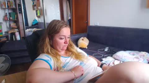HoneydewMolly online show from July 4, 11:05 am