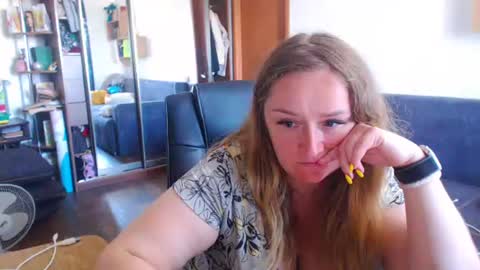 HoneydewMolly online show from July 17, 11:06 am