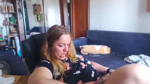 HoneydewMolly online show from August 4, 9:45 am