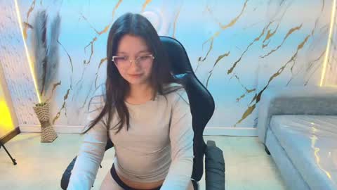Snapshot of honeydoll_tf chatting on May 5, 2:14 pm honeydoll_tf online show from May 5, 2:14 pm