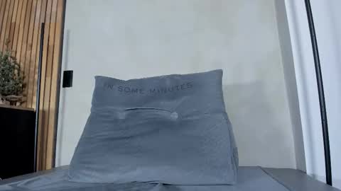 Sofia independent model online show from November 14, 11:31 am