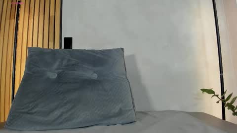 Sofia independent model online show from December 18, 11:38 am