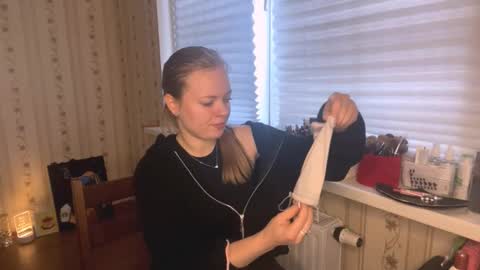 Snapshot of honeyleveston chatting on March 28, 11:43 am Hello My name is Lola online show from March 28, 11:43 am