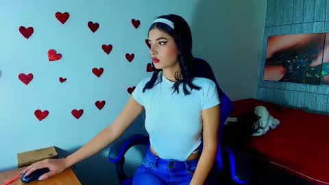 HONEY LUXE online show from February 15, 4:31 am