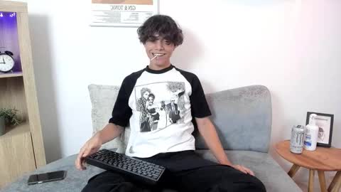 Snapshot of honeymoon_sariel chatting on October 10, 8:08 pm honeymoon_sariel online show from October 10, 8:08 pm