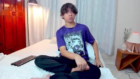 Snapshot of honeymoon_sariel chatting on October 13, 1:33 pm honeymoon_sariel online show from October 13, 1:33 pm