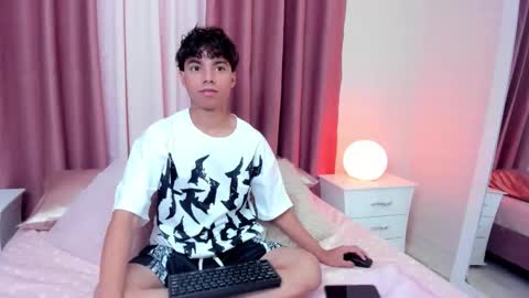 Snapshot of honeymoon_sariel chatting on October 20, 1:00 pm honeymoon_sariel online show from October 20, 1:00 pm