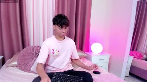 Snapshot of honeymoon_sariel chatting on October 22, 1:55 pm honeymoon_sariel online show from October 22, 1:55 pm