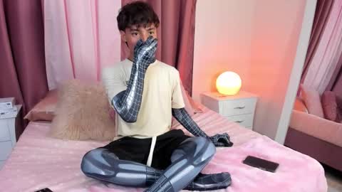 Snapshot of honeymoon_sariel chatting on October 31, 7:59 pm honeymoon_sariel online show from October 31, 7:59 pm