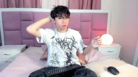 Snapshot of honeymoon_sariel chatting on May 15, 1:29 pm honeymoon_sariel online show from May 15, 1:29 pm