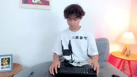 Snapshot of honeymoon_sariel chatting on June 11, 1:53 pm honeymoon_sariel online show from June 11, 1:53 pm