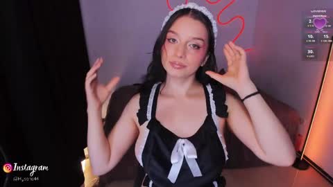 Snapshot of honeymoontea chatting on April 16, 11:51 pm online show from April 16, 11:51 pm