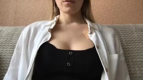 honeynymph online show from February 24, 12:05 pm
