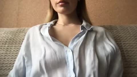 honeynymph online show from March 11, 1:01 pm
