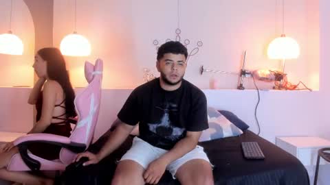 Snapshot of honeytwins chatting on July 21, 4:15 am honeytwins online show from July 21, 4:15 am