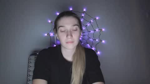 honeyveil online show from November 8, 4:40 pm