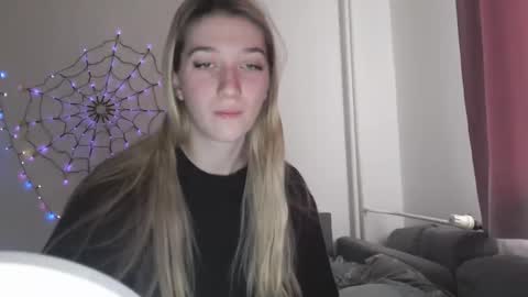 honeyveil online show from November 25, 11:21 am