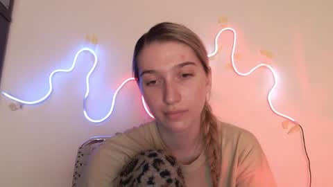 honeyveil online show from March 28, 12:27 pm