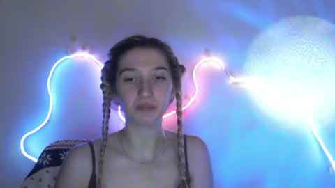 honeyveil online show from June 6, 3:50 pm
