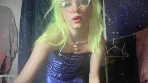 Emi Rose online show from October 30, 6:15 am