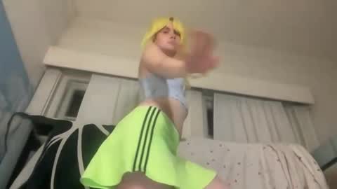 Emi Rose online show from April 2, 5:05 am