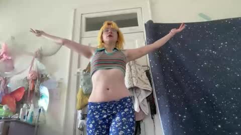 Emi Rose online show from April 24, 6:32 pm