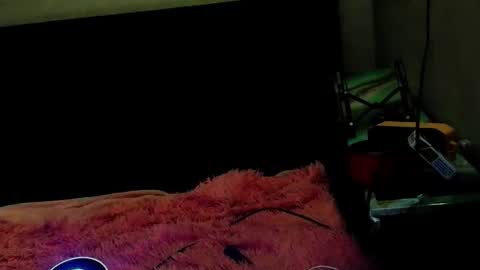 Snapshot of hoodrobbin447 chatting on April 1, 5:19 am hoodrobbin447 online show from April 1, 5:19 am