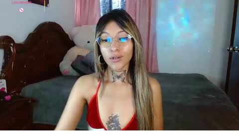 Hoollly Jones online show from December 19, 3:30 pm