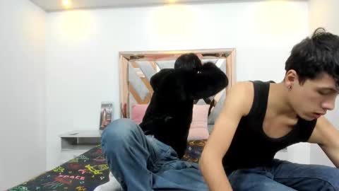 hoot_booys_ online show from November 5, 12:05 pm