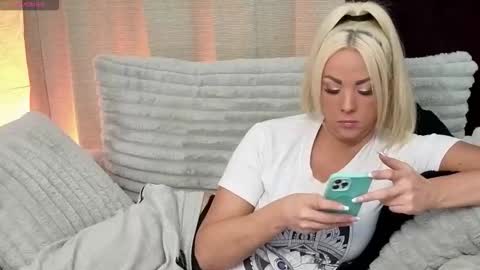 Hope Daylee online show from October 19, 9:15 pm