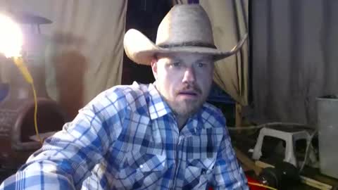 Snapshot of hopper_in_joyce chatting on February 15, 9:41 am hopper_in_joyce online show from February 15, 9:41 am