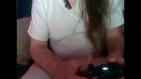 Snapshot of hopps28 chatting on December 30, 1:37 am hopps28 online show from December 30, 1:37 am