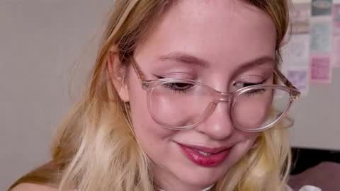 Audrey online show from November 15, 3:37 am