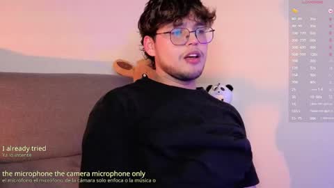 Snapshot of hornsgoat_ chatting on April 16, 10:01 pm Eduardo online show from April 16, 10:01 pm