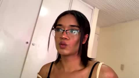 Snapshot of horny_brii chatting on March 18, 3:37 pm horny_brii online show from March 18, 3:37 pm