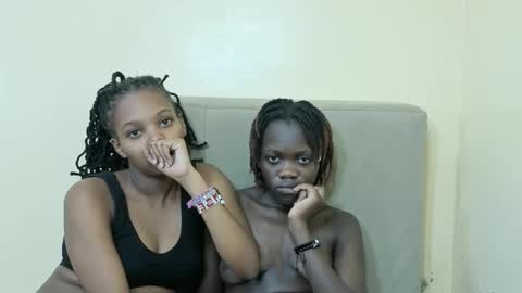 horny_ebonies online show from March 11, 1:44 am