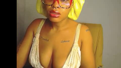 Snapshot of horny_ebonygirl_ chatting on March 18, 5:32 am horny_ebonygirl_ online show from March 18, 5:32 am