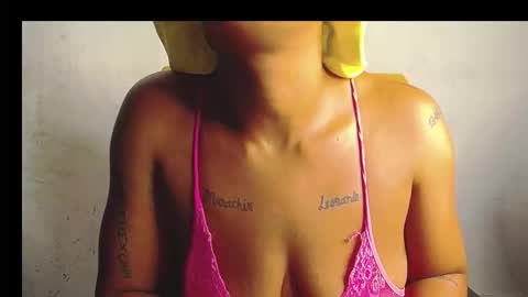 Snapshot of horny_ebonygirl_ chatting on March 21, 5:12 am horny_ebonygirl_ online show from March 21, 5:12 am