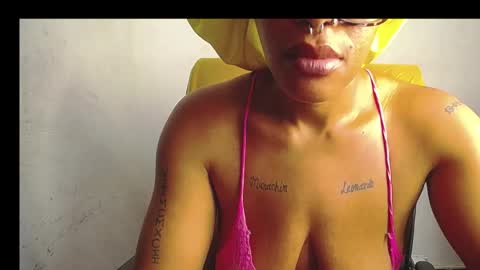Snapshot of horny_ebonygirl_ chatting on March 21, 8:30 am horny_ebonygirl_ online show from March 21, 8:30 am