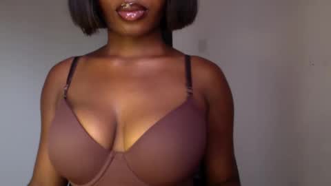 Snapshot of horny_goddess_delilah chatting on May 6, 11:26 am delilah online show from May 6, 11:26 am
