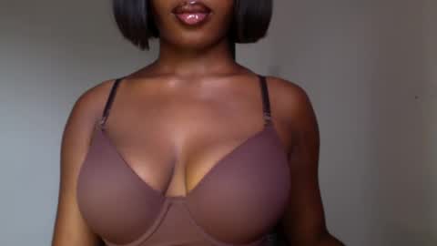 Snapshot of horny_goddess_delilah chatting on May 9, 10:53 am delilah online show from May 9, 10:53 am