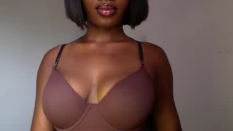 Snapshot of horny_goddess_delilah chatting on May 10, 10:53 am delilah online show from May 10, 10:53 am
