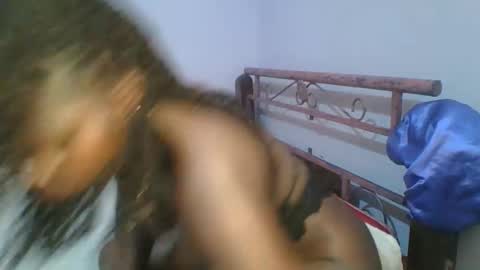 Snapshot of horny_hearts chatting on January 25, 1:32 am phanice online show from January 25, 1:32 am