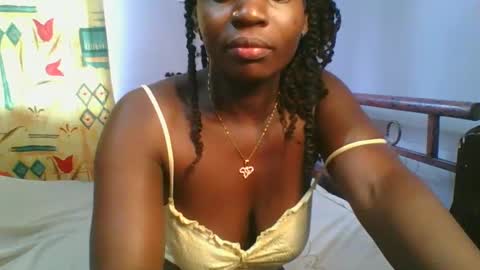 Snapshot of horny_hearts chatting on February 2, 5:32 am phanice online show from February 2, 5:32 am
