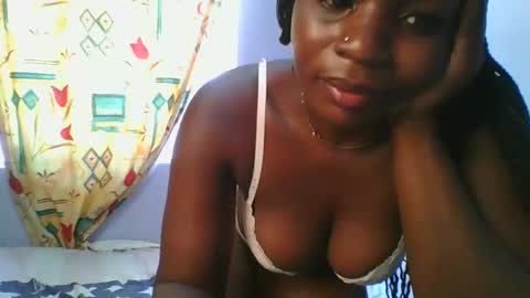 Snapshot of horny_hearts chatting on February 23, 10:28 am phanice online show from February 23, 10:28 am